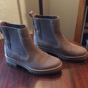 Timberland Chelsea Boots - women’s Size 8